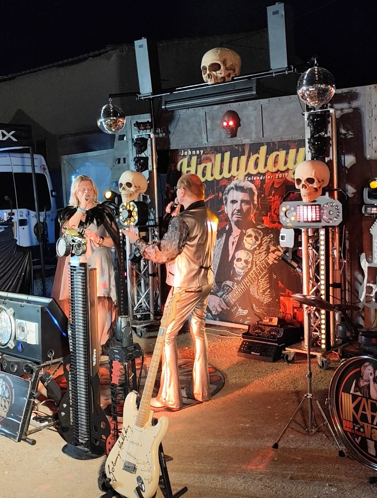 Duo Cathy et Pascal pendant un hommage Johnny Hallyday